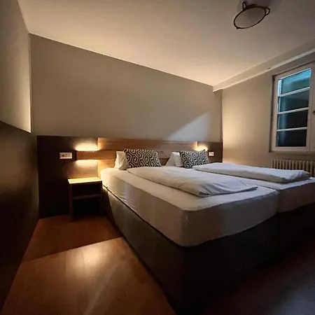 Und Restaurant Adler מלון