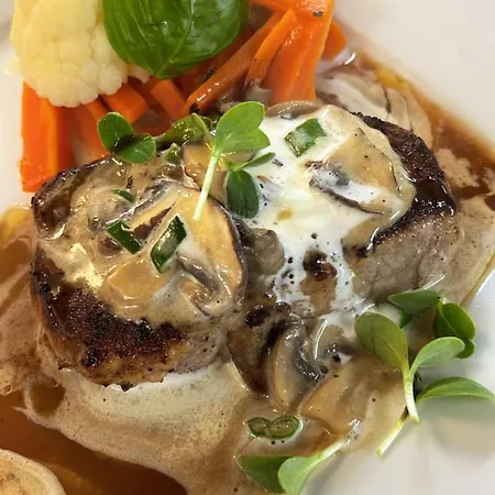 Und Restaurant Adler 3*