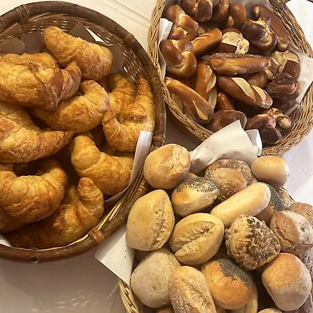 Und Restaurant Adler 3* אופנבורג