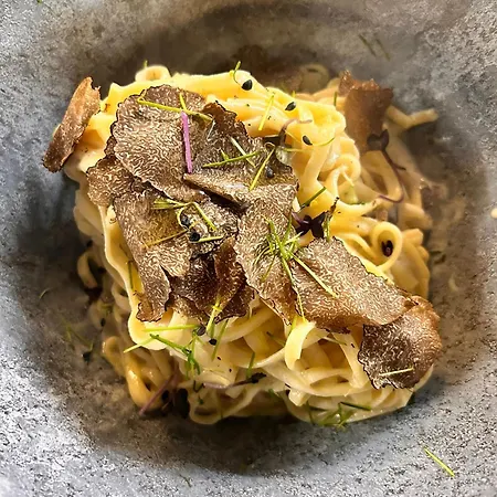 Und Restaurant Adler ホテル