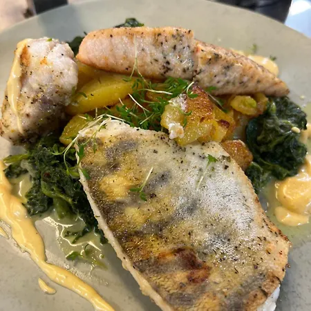Und Restaurant Adler Hotel