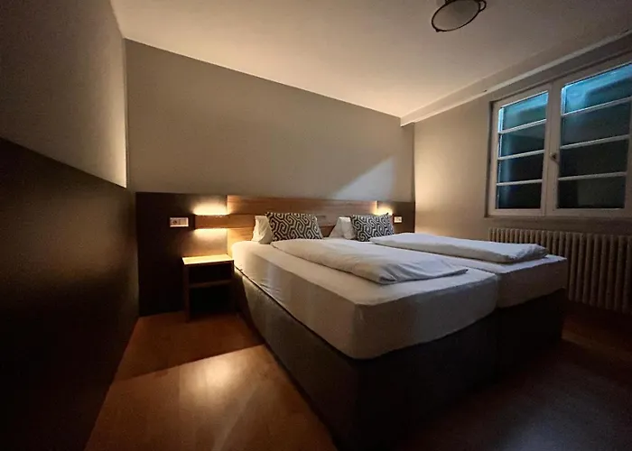 Und Restaurant Adler ホテル