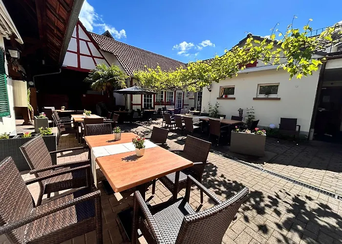 Und Restaurant Adler ホテル 3*