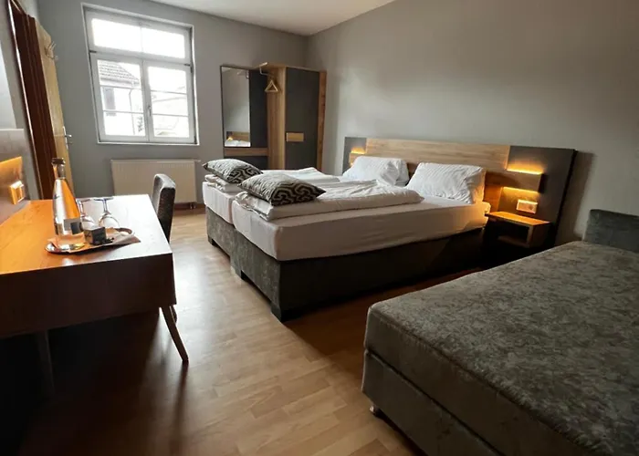 Und Restaurant Adler 3*